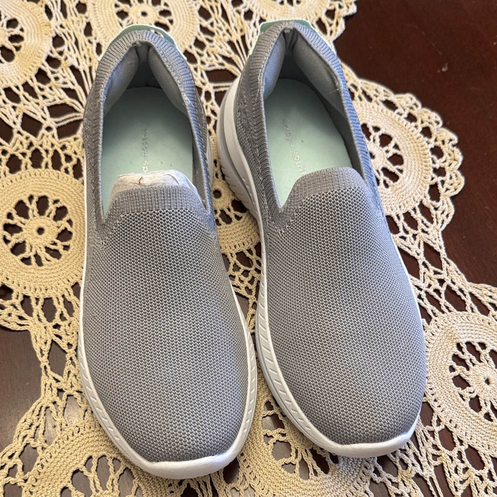 Easy Spirit Stylish Gray Knit Slip-On Shoes